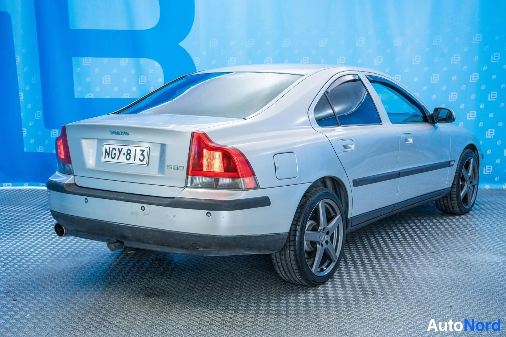 Silver Volvo S60 2002, rear three-quarter, photo 4