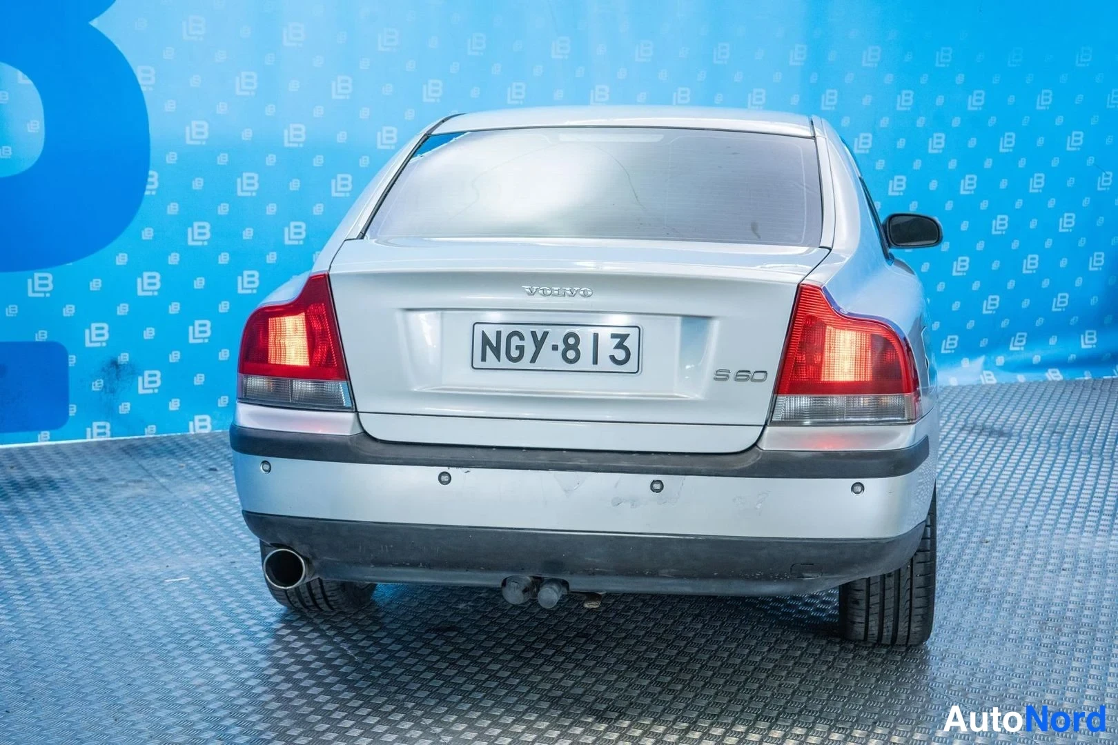 Silver Volvo S60 2002, rear, photo 6
