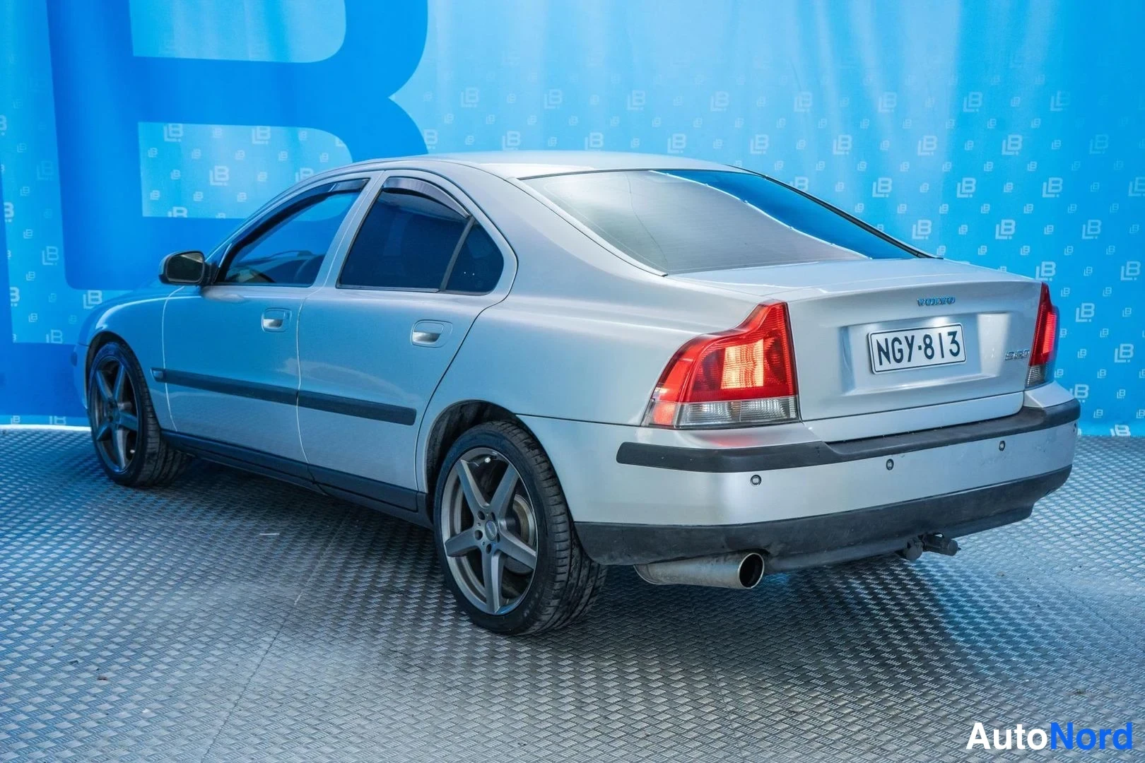 Silver Volvo S60 2002, rear three-quarter, photo 5