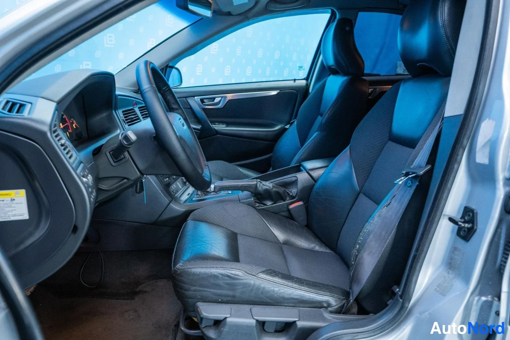 Silver Volvo S60 2002, cockpit, photo 7