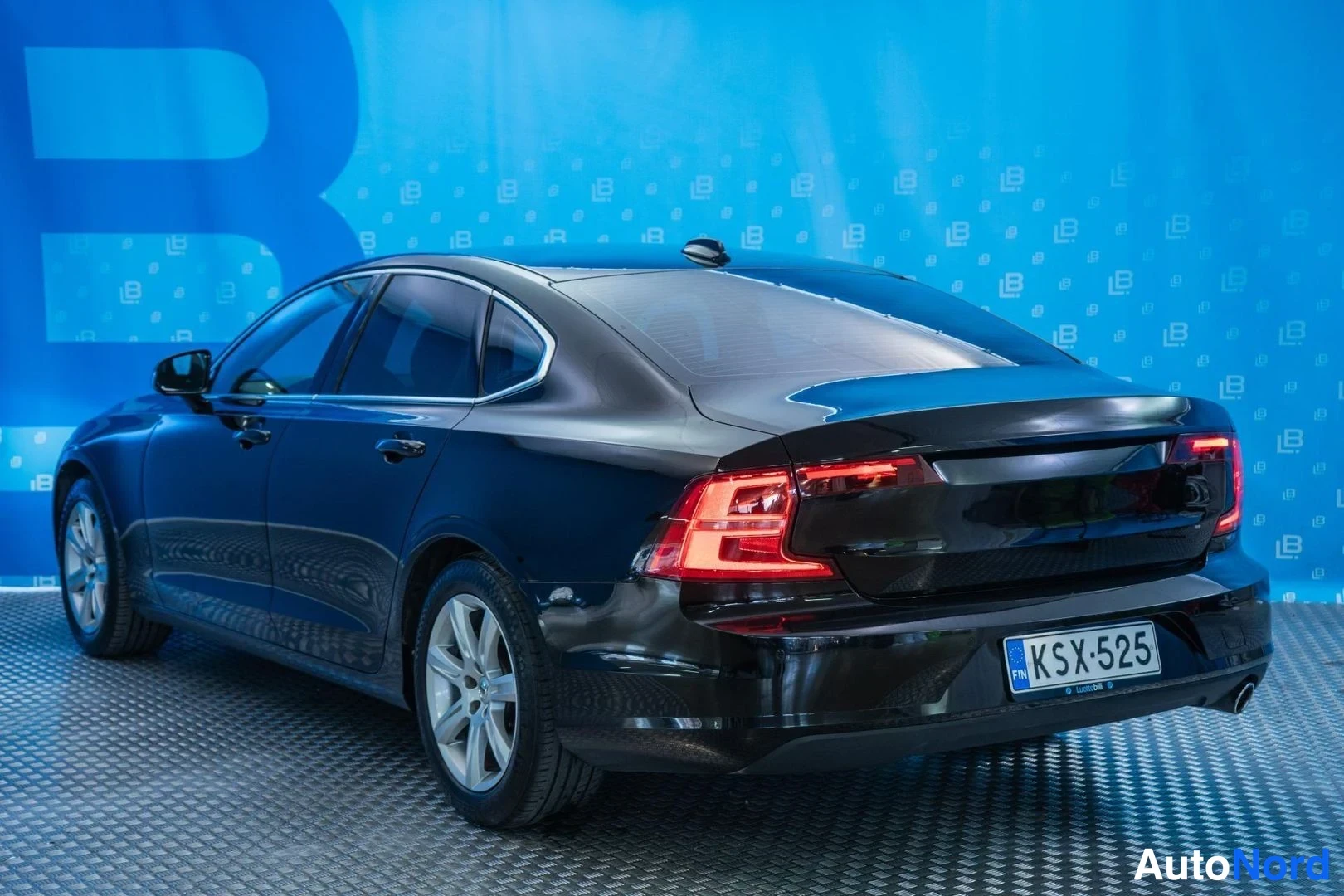 Black Volvo S90 2018, rear three-quarter, photo 5