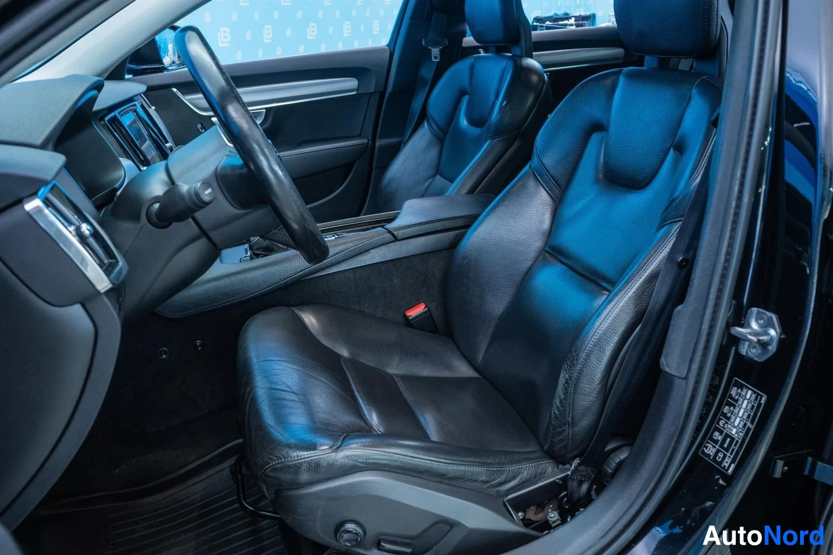 Black Volvo S90 2018, front seats, photo 10