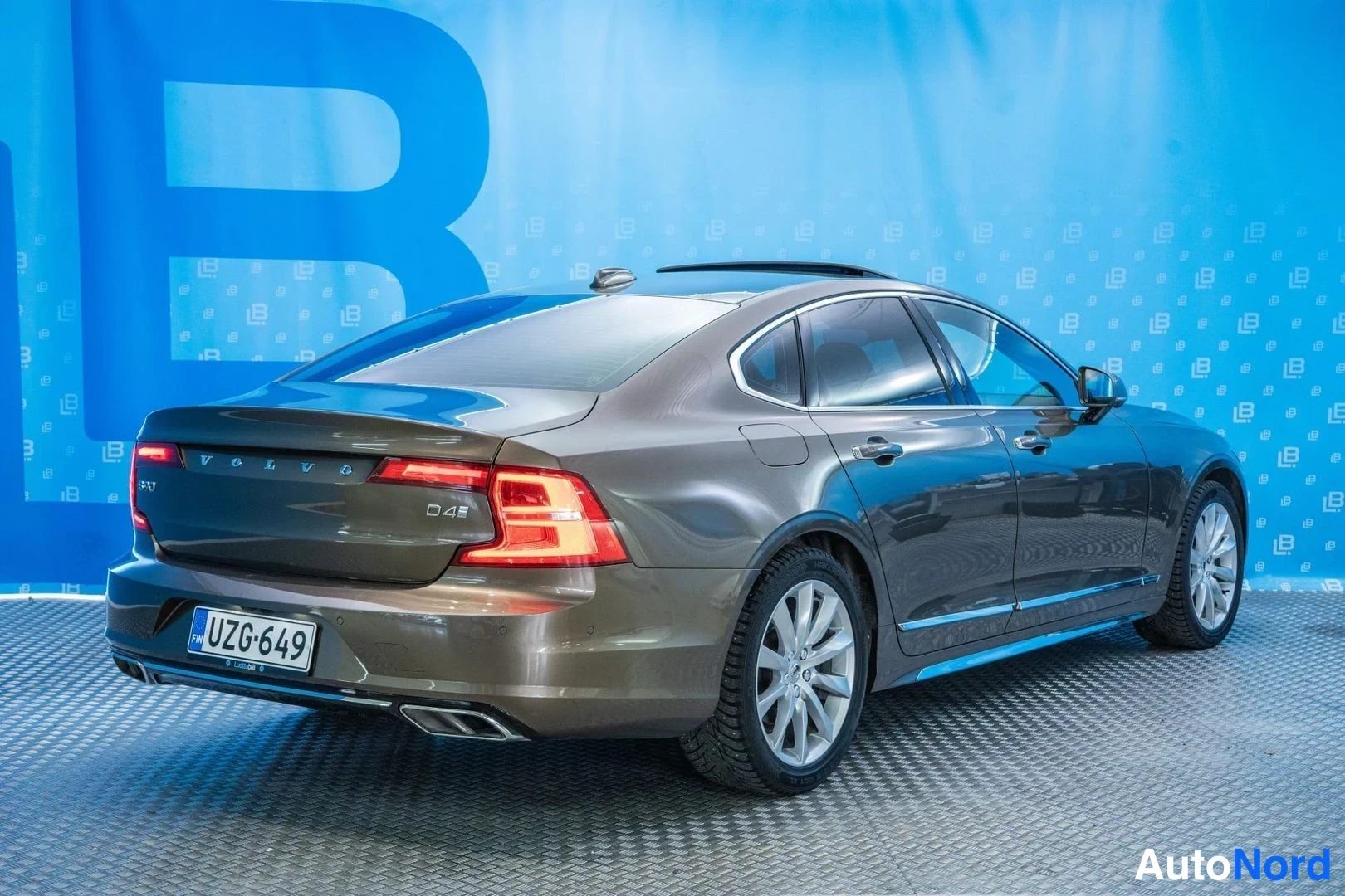 Brown Volvo S90 2016, rear three-quarter, photo 4