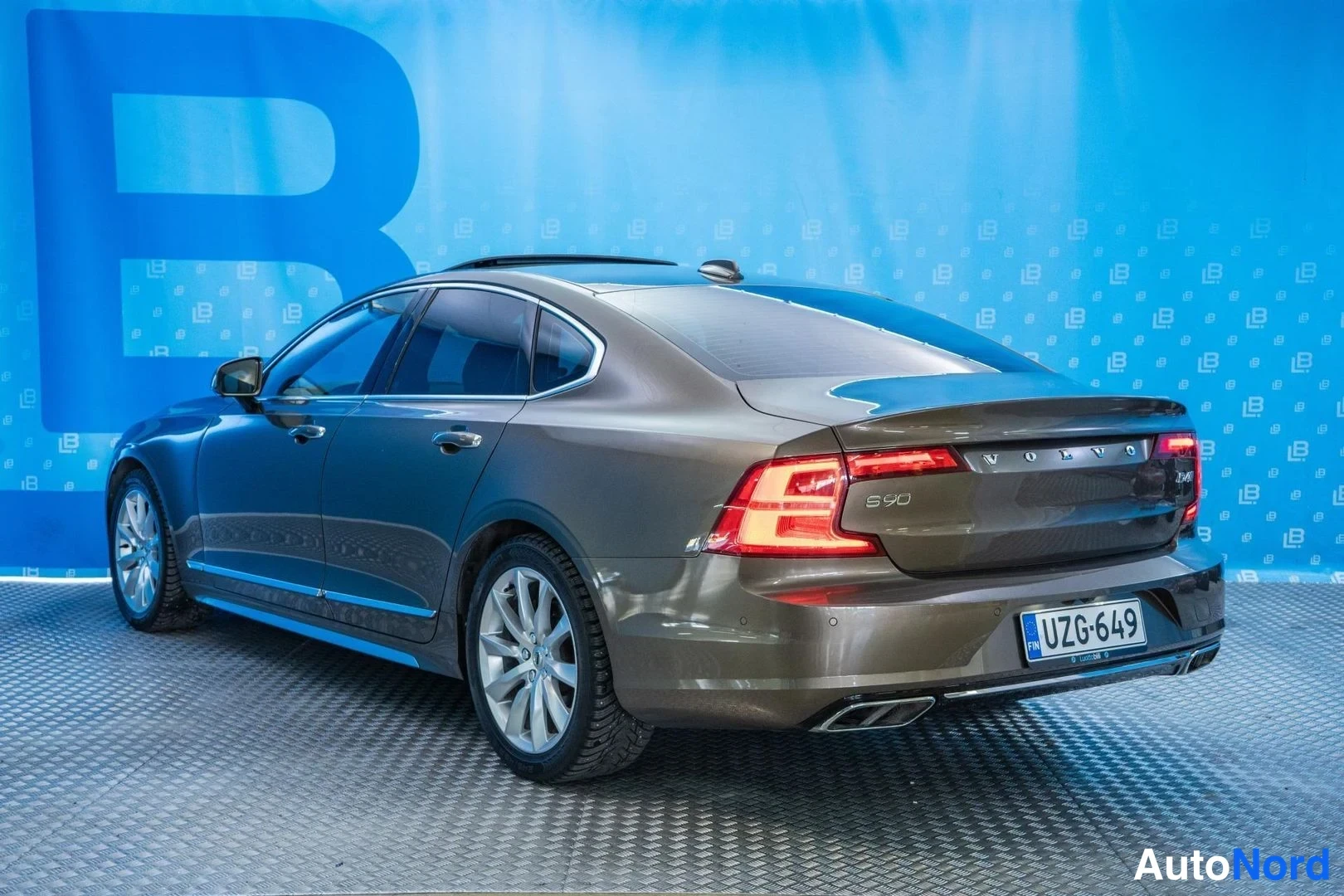 Brown Volvo S90 2016, rear three-quarter, photo 6
