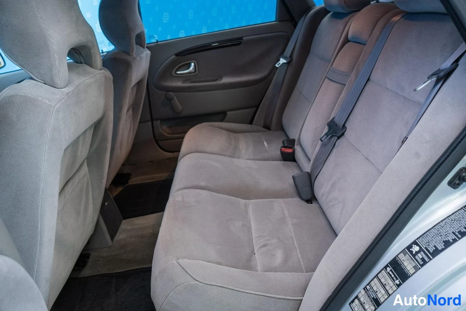 Silver Volvo V40 2001, rear seats, photo 11