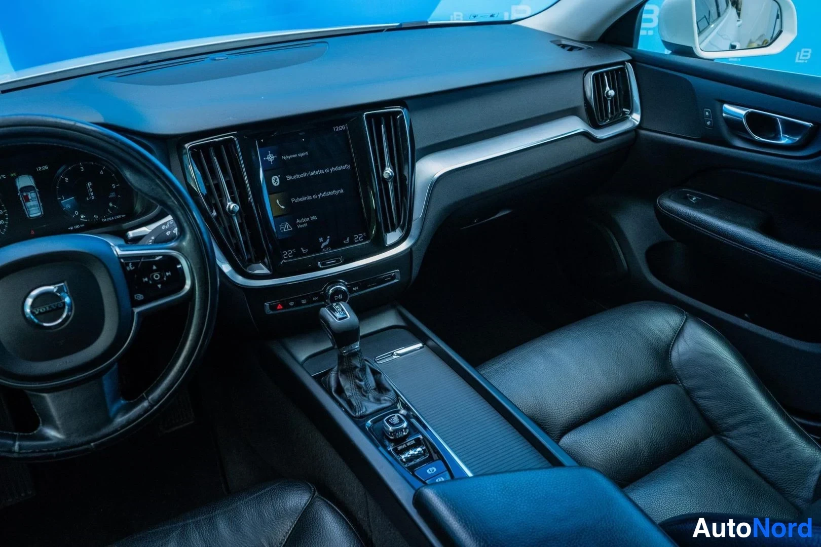 White Volvo V60 2020, cockpit, photo 10