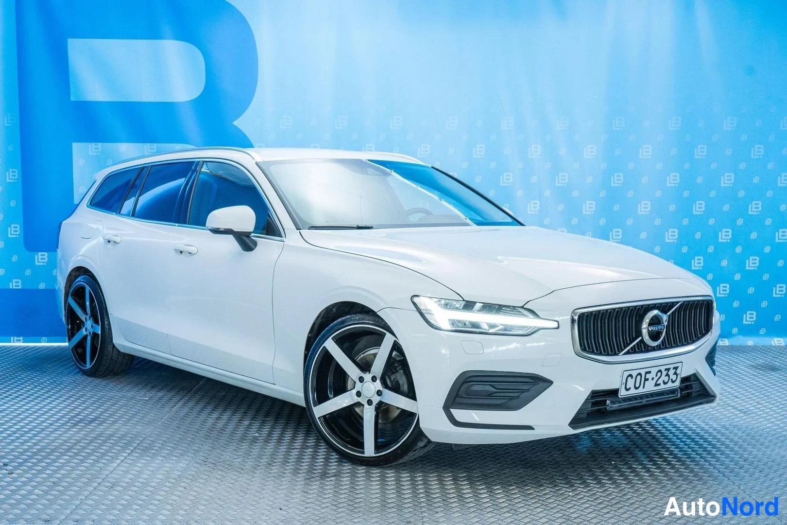 White Volvo V60 2020, front three-quarter, nose to the right, photo 2