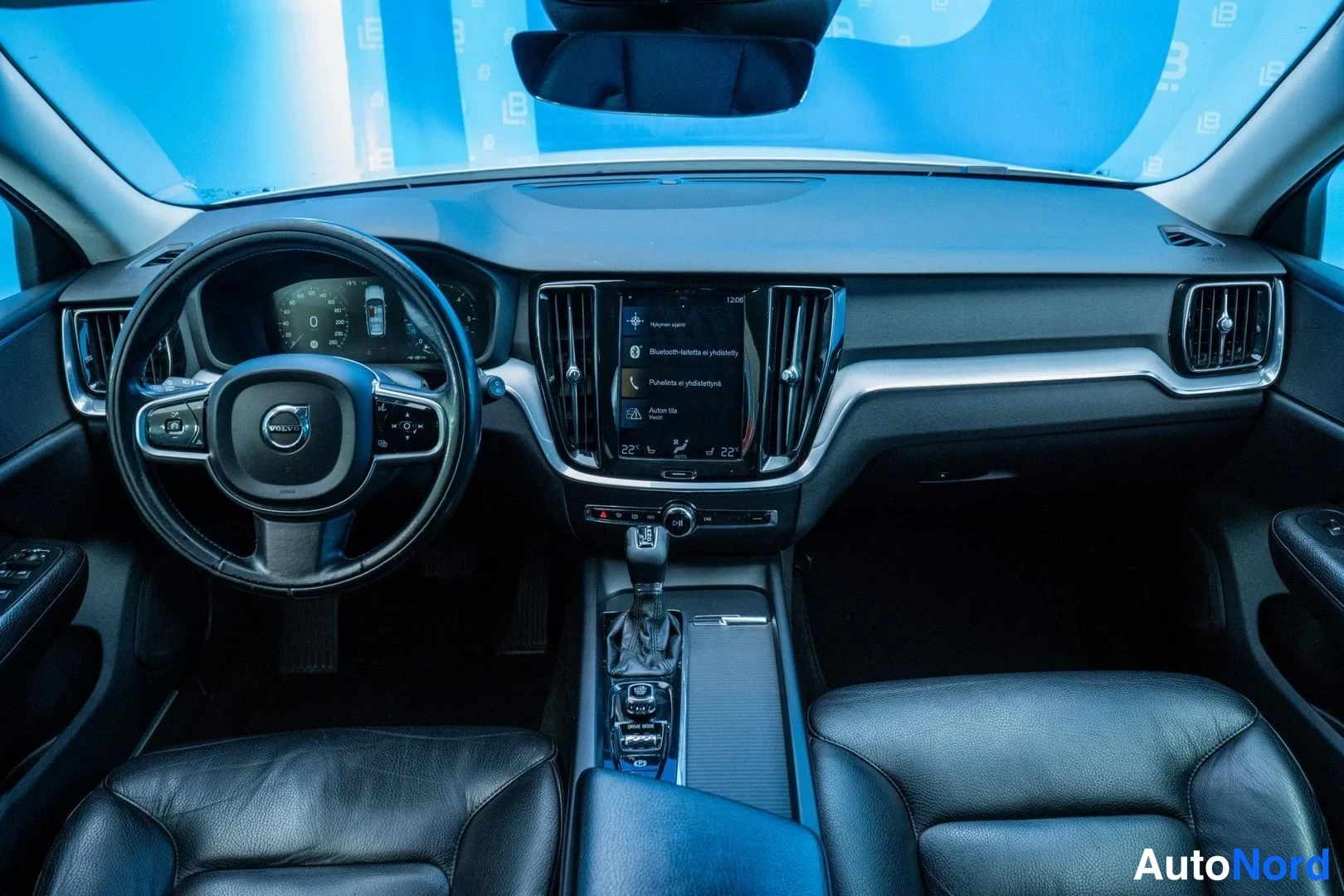 White Volvo V60 2020, cockpit, photo 8