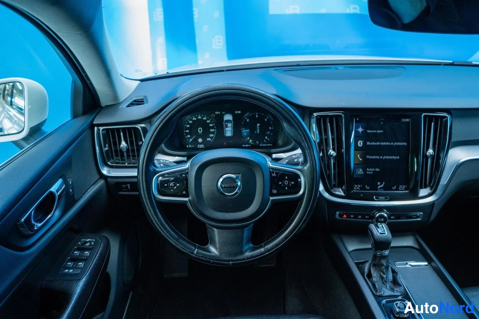 White Volvo V60 2020, cockpit, photo 9