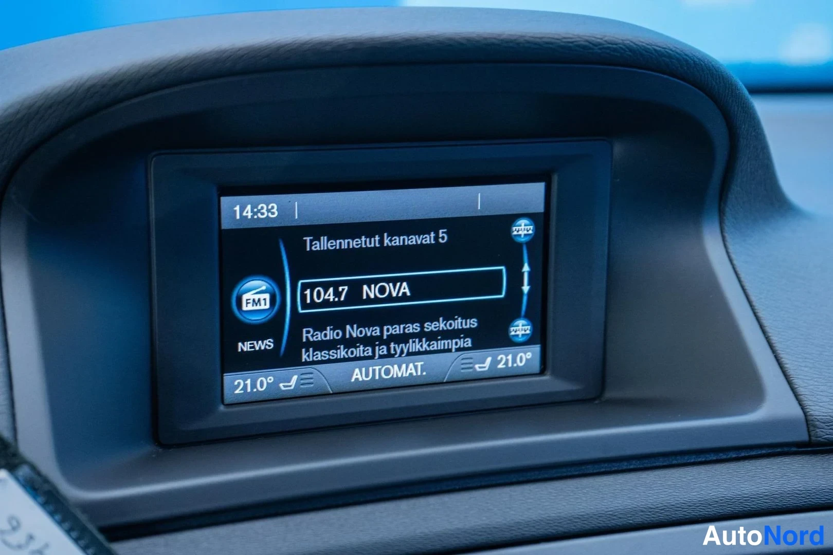 Blue Volvo V70 2013, detail, photo 15