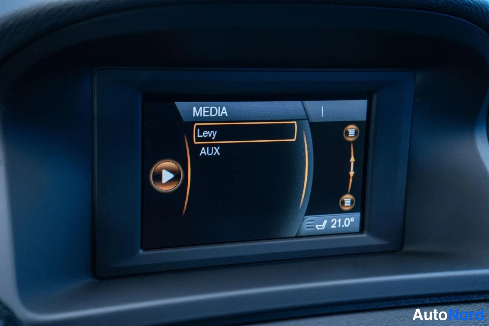 Blue Volvo V70 2013, detail, photo 16