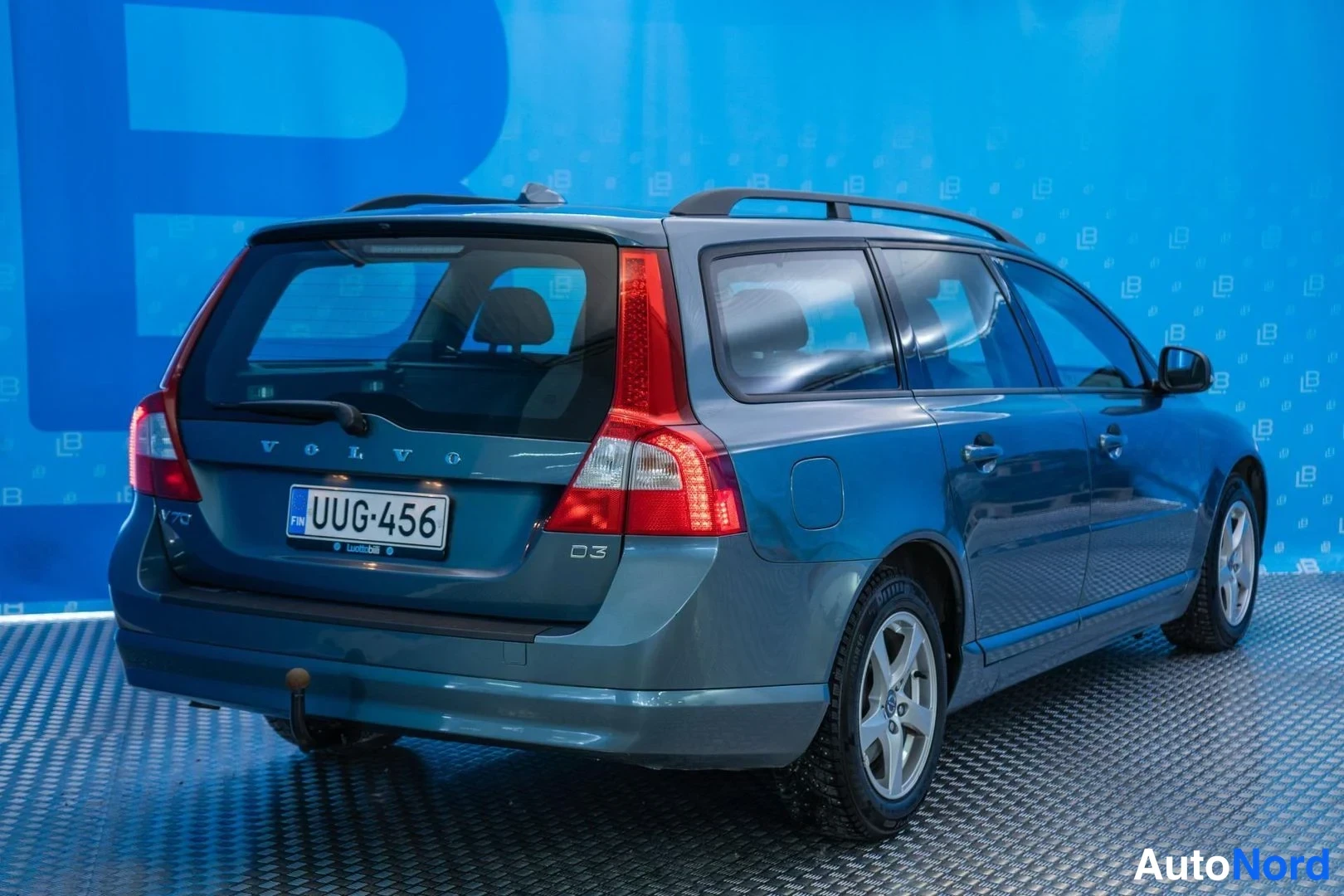 Blue Volvo V70 2013, rear three-quarter, photo 4