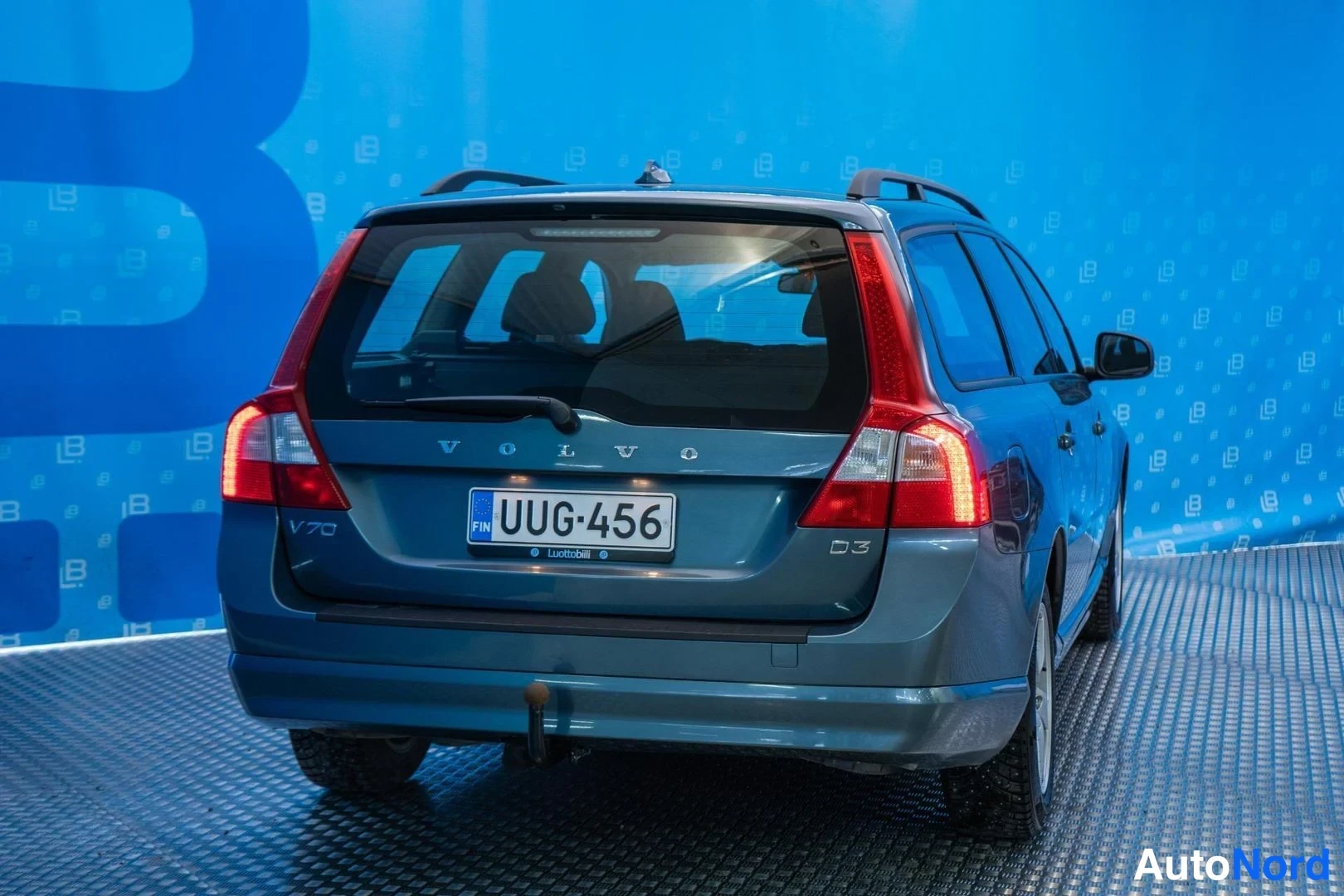 Blue Volvo V70 2013, rear three-quarter, photo 5