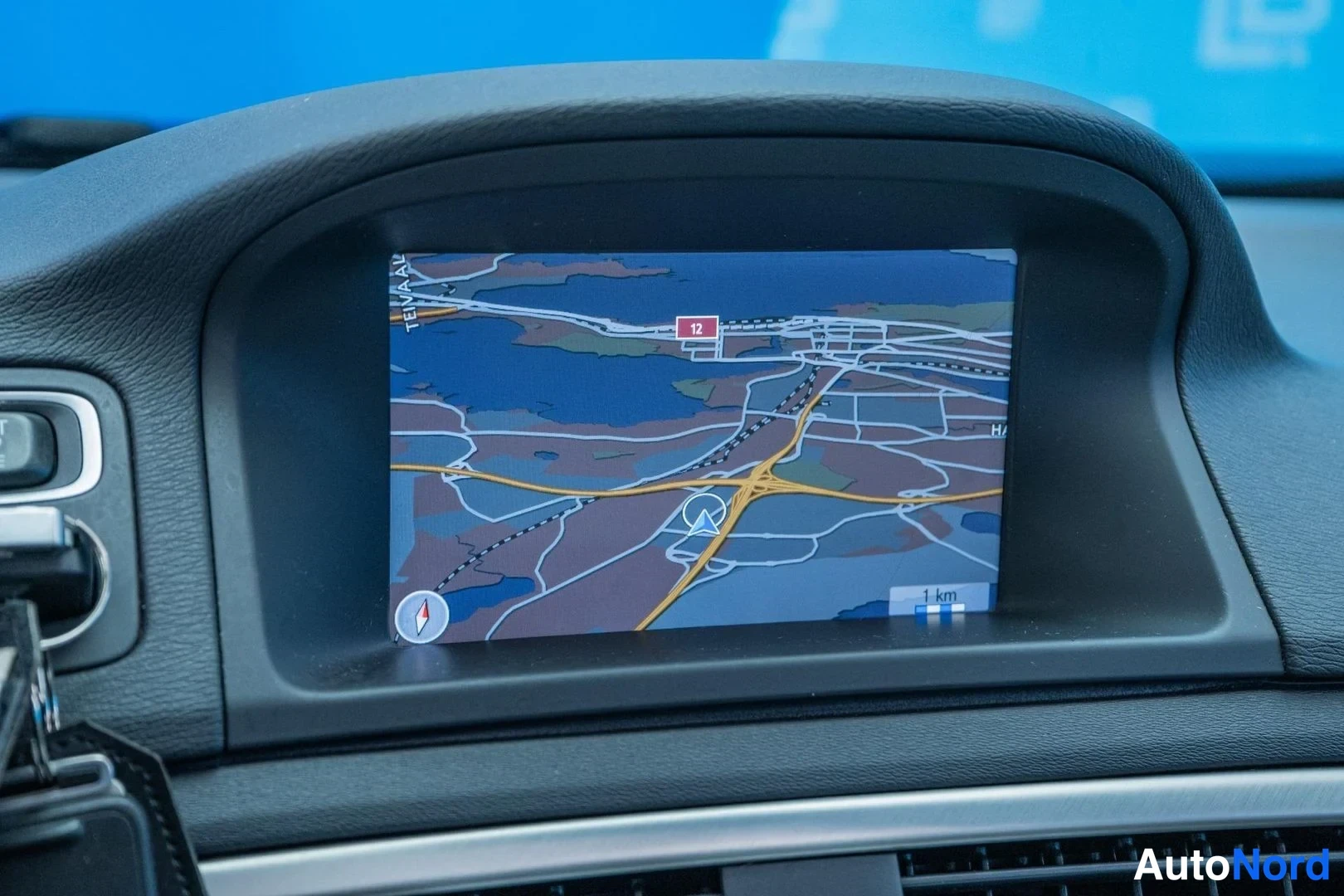 Black Volvo V70 2012, detail, photo 18