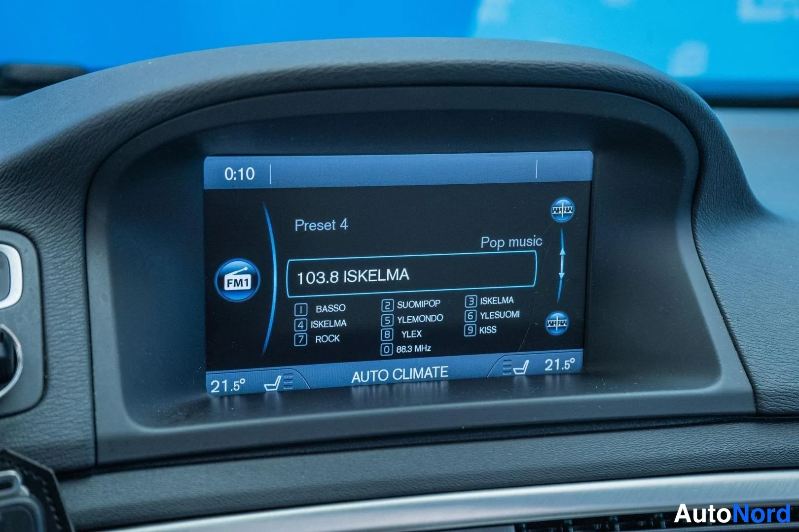 Black Volvo V70 2012, detail, photo 19
