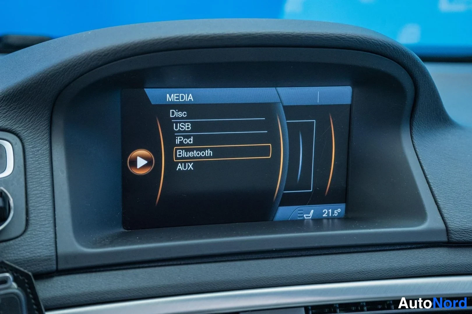 Black Volvo V70 2012, detail, photo 20
