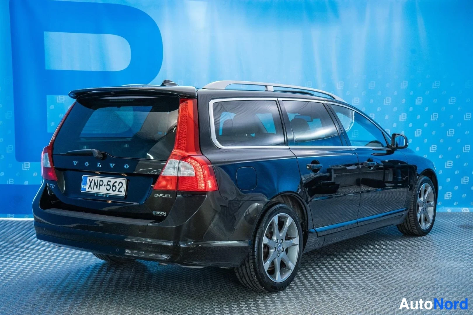 Black Volvo V70 2012, rear three-quarter, photo 6