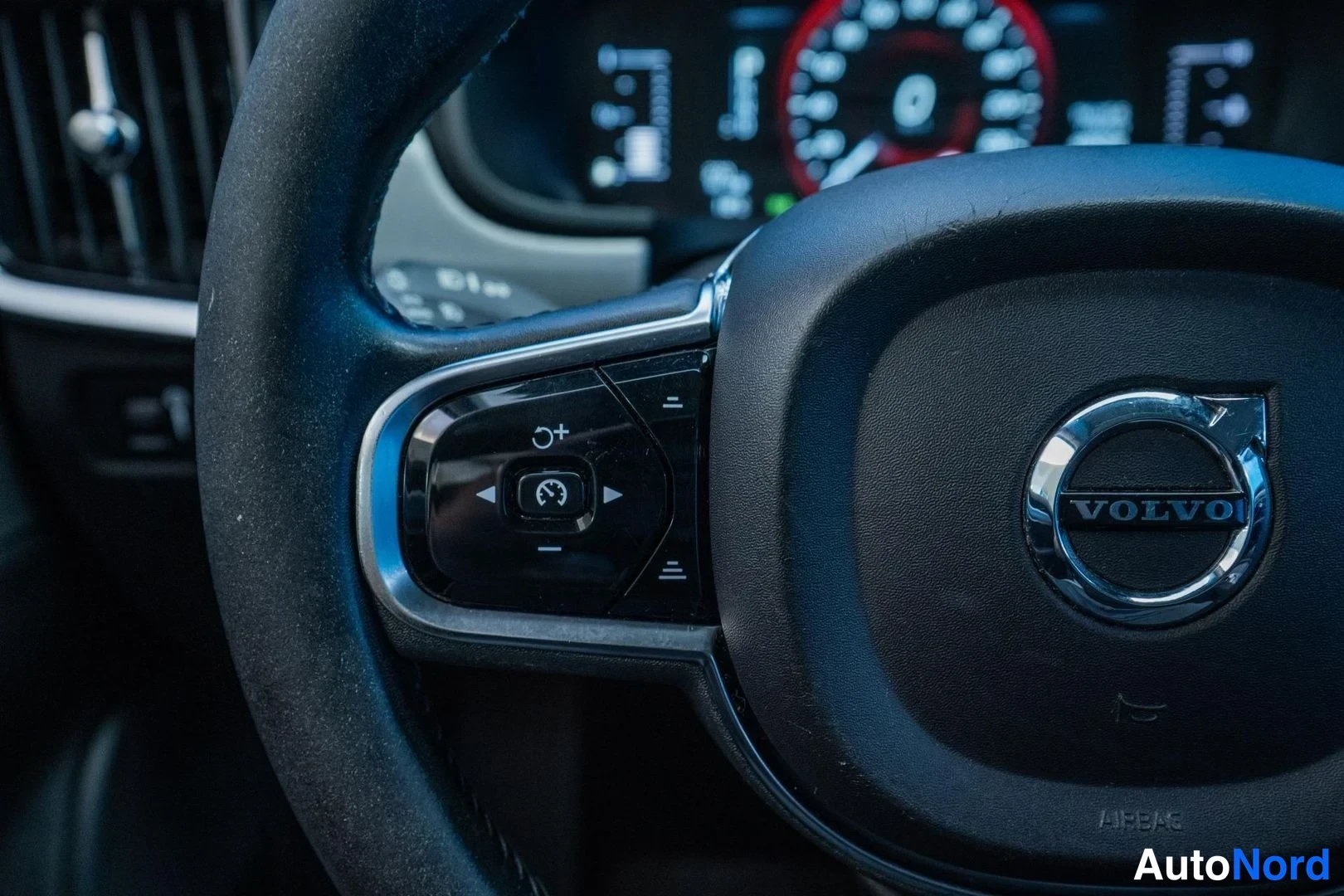 White Volvo V90 2017, detail, photo 12