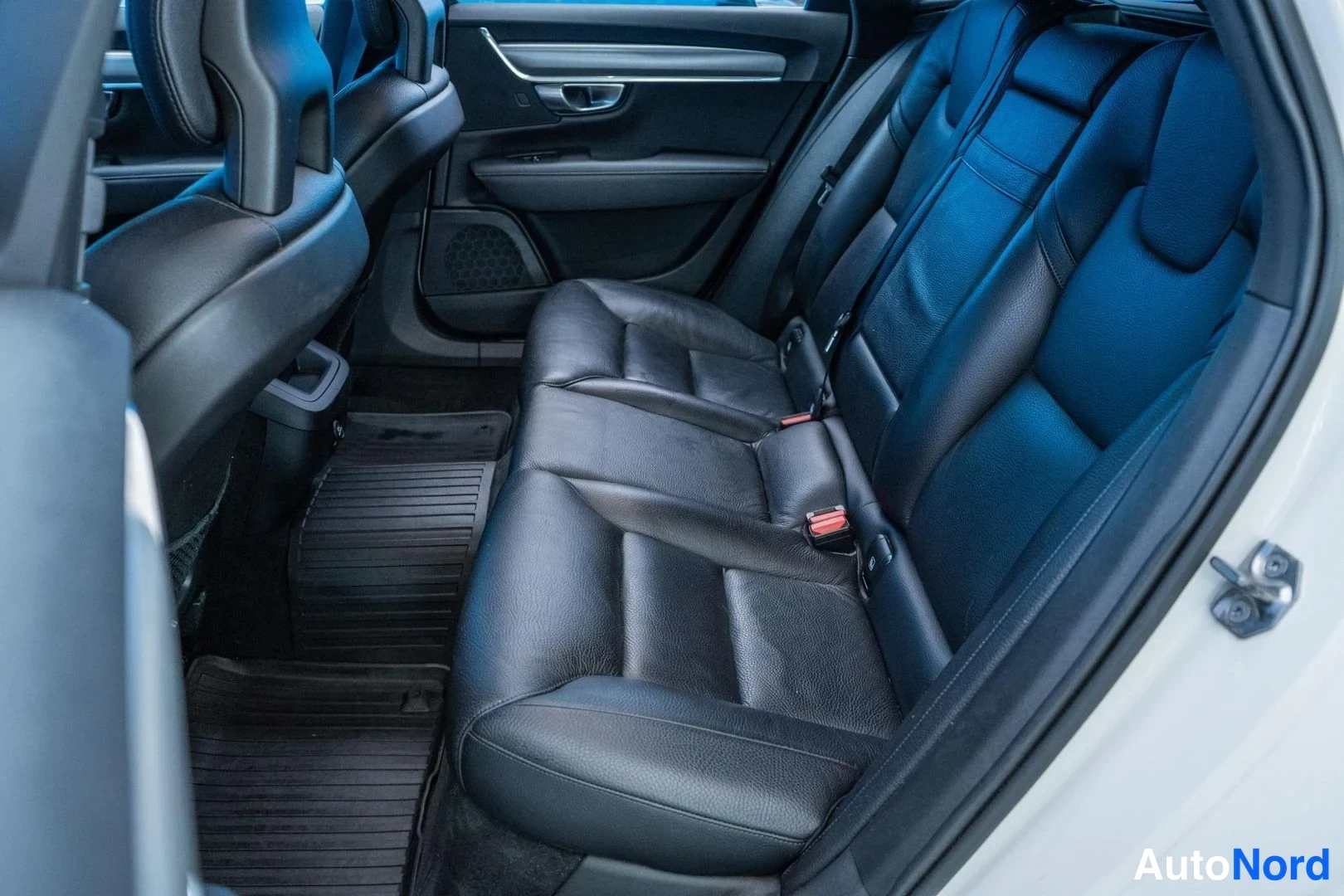 White Volvo V90 2017, rear seats, photo 10