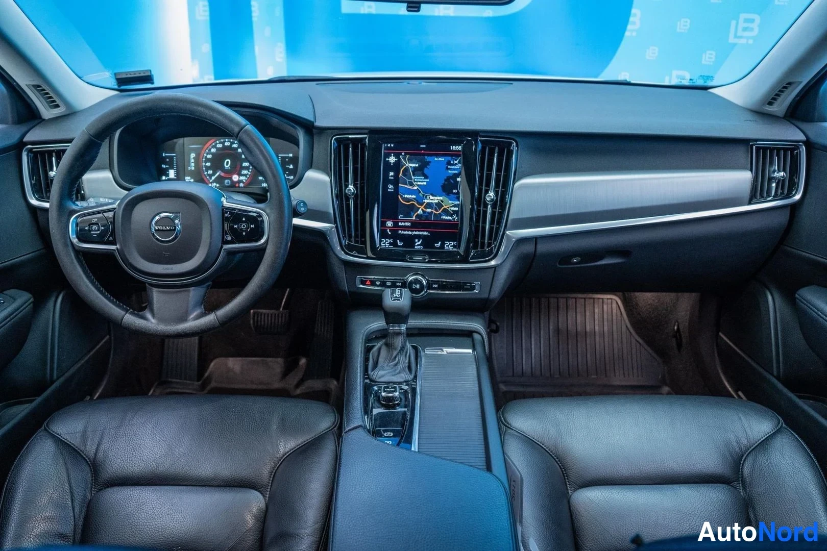 White Volvo V90 2017, cockpit, photo 8