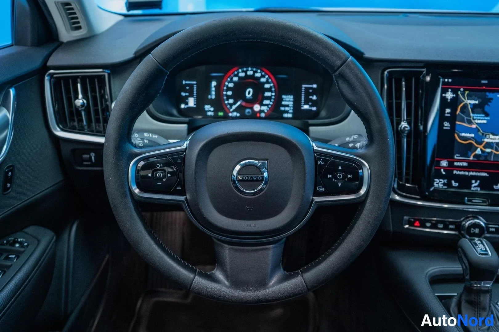 White Volvo V90 2017, detail, photo 11
