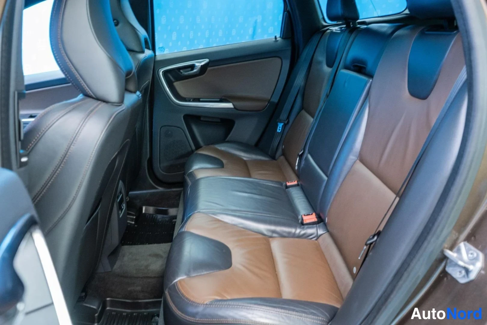 Brown Volvo XC60 2014, rear seats, photo 11