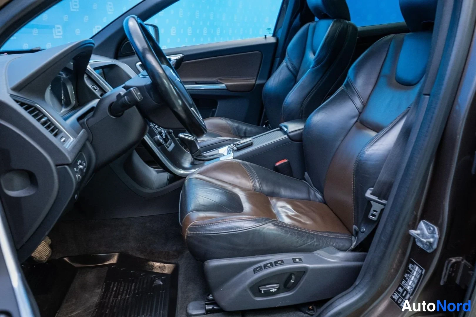 Brown Volvo XC60 2014, front seats, photo 10