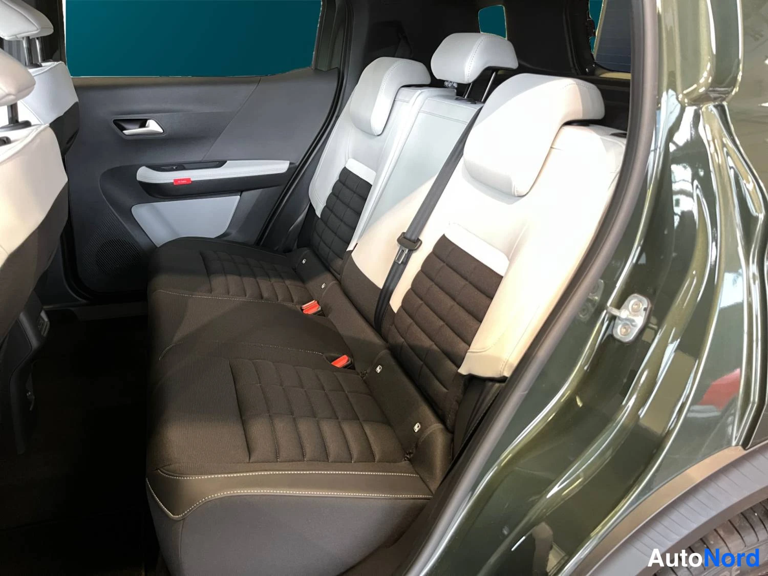 Vihreä Citroen C3 aircross 2026, takaistuimet, kuva 11