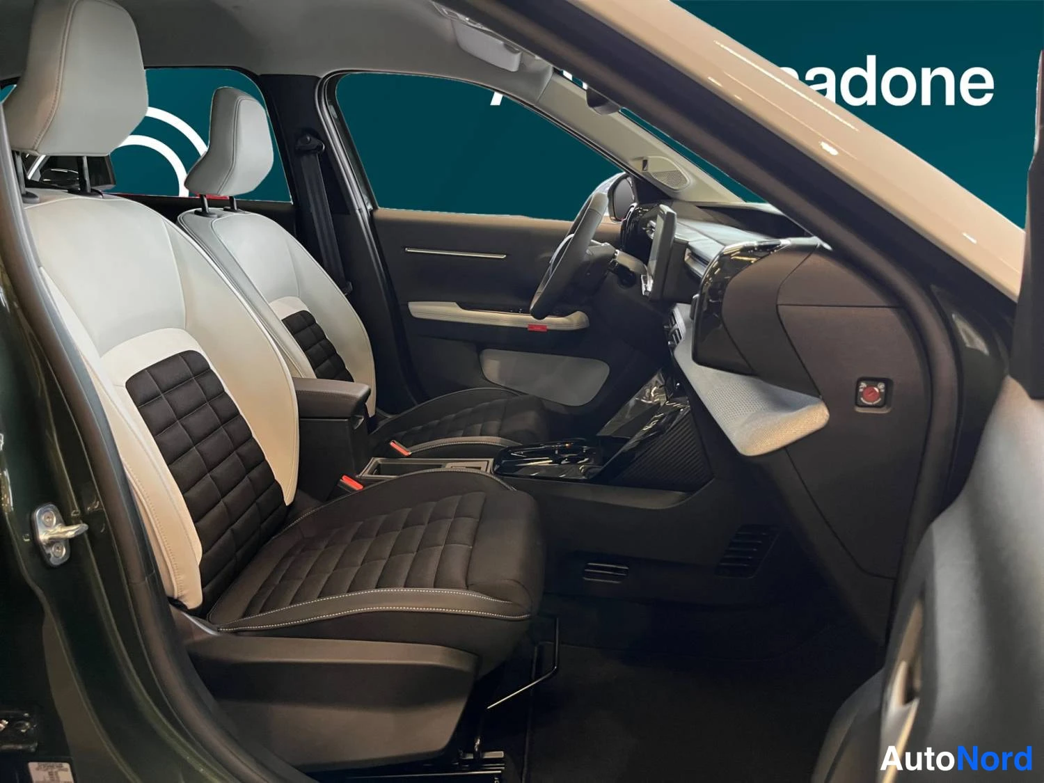 Vihreä Citroen C3 aircross 2026, etuistuimet, kuva 10