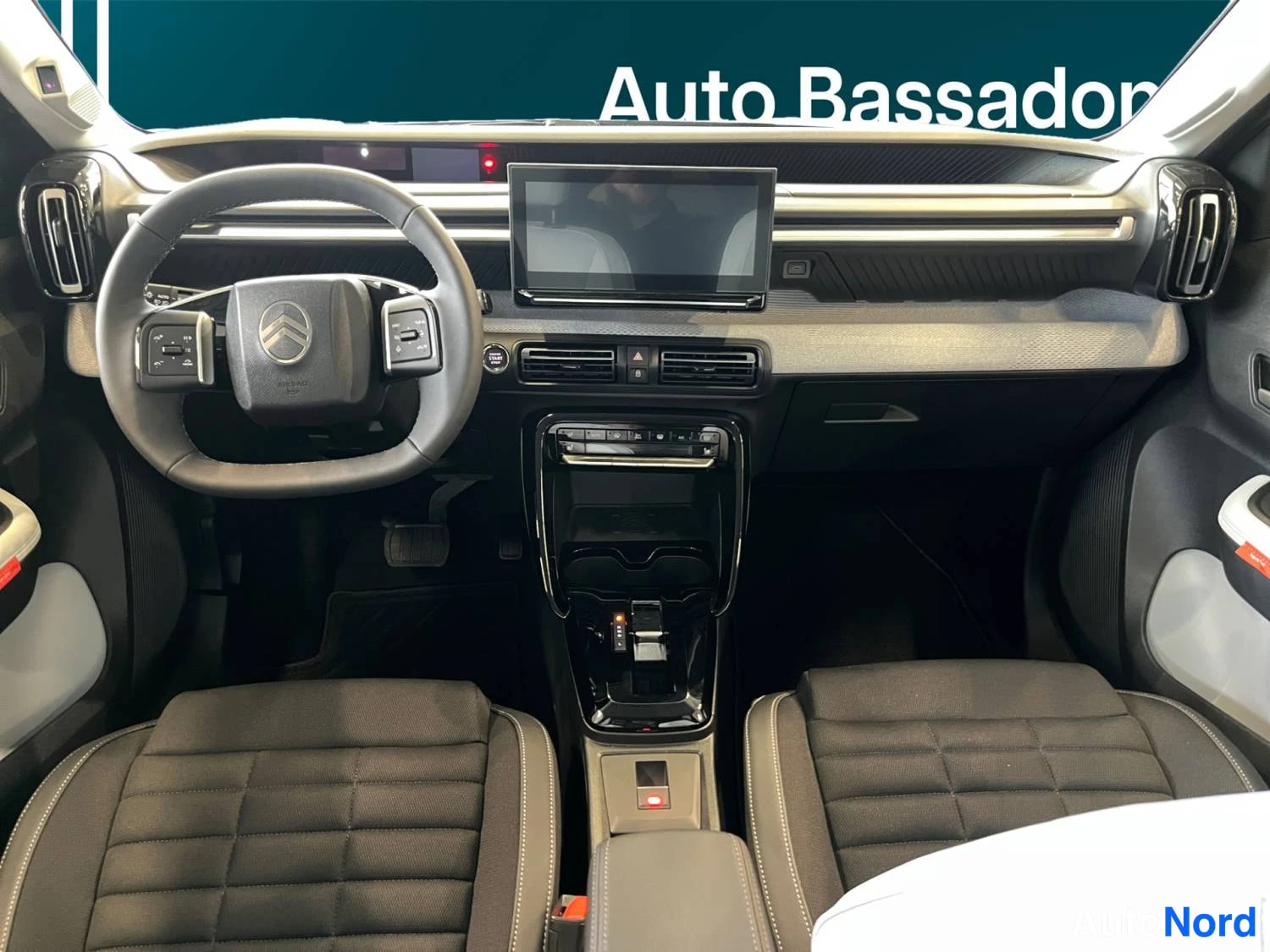 Vihreä Citroen C3 aircross 2026, ohjaamo, kuva 9