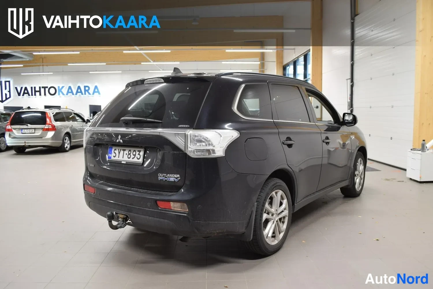 Musta Mitsubishi Outlander PHEV 2013, takaviisto, kuva 2