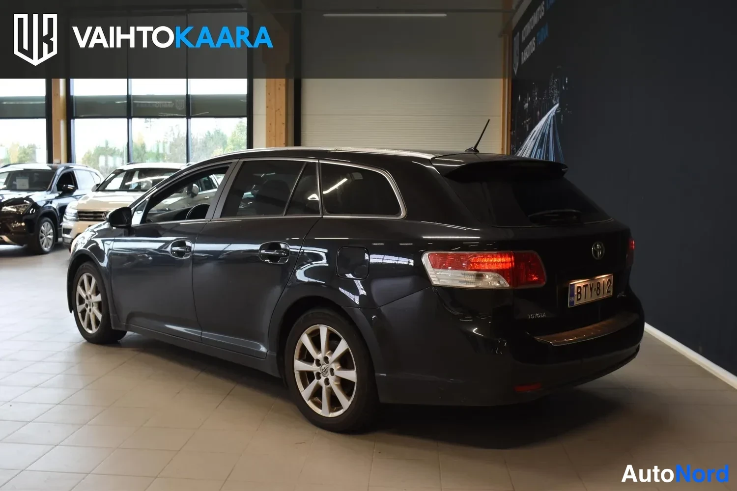 Musta Toyota Avensis 2009, takaviisto, kuva 4