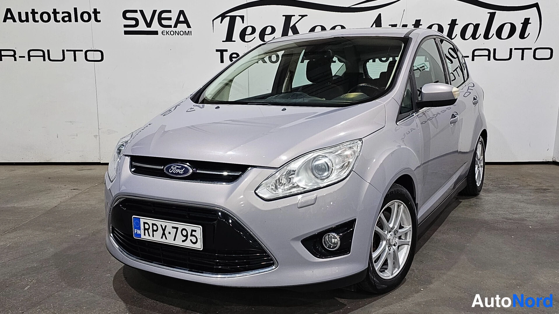Grey Ford C-Max 2013, front three-quarter, nose to the left, photo 2