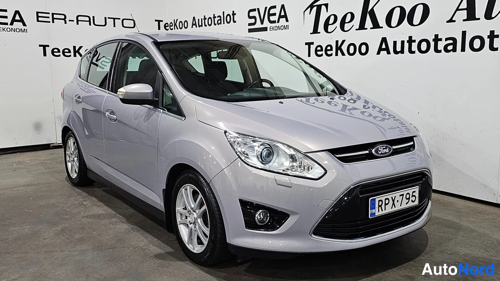 Grey Ford C-Max 2013, front three-quarter, nose to the right, photo 4