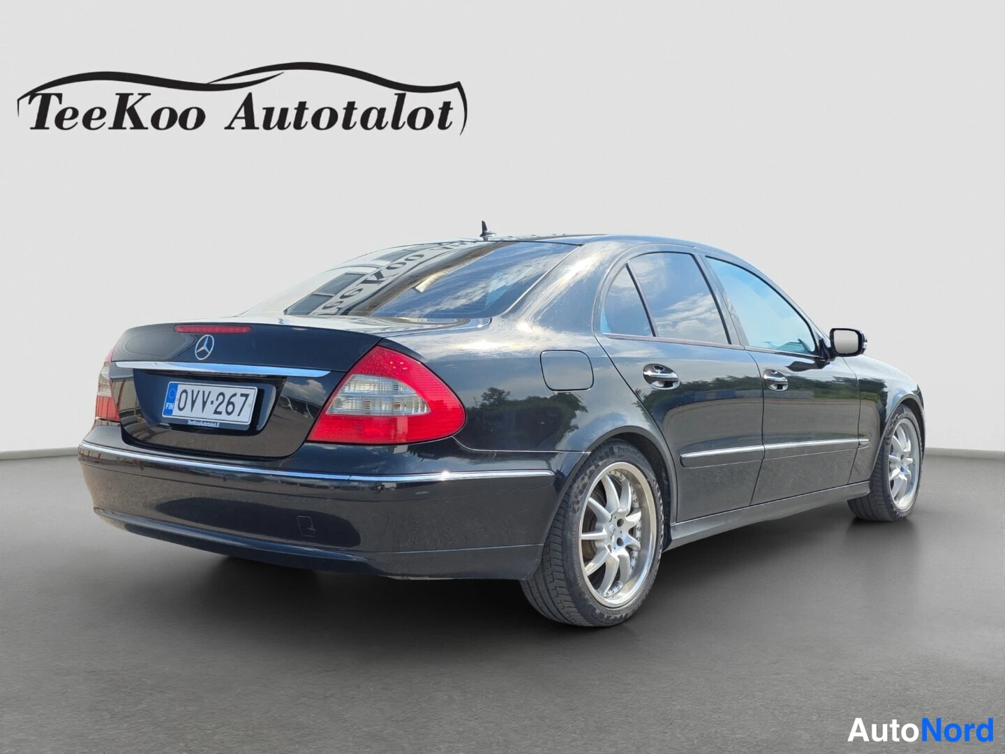 Black Mercedes-Benz E 200 2008, rear three-quarter, photo 6