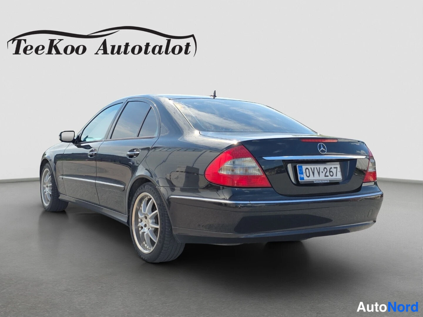 Black Mercedes-Benz E 200 2008, rear three-quarter, photo 7