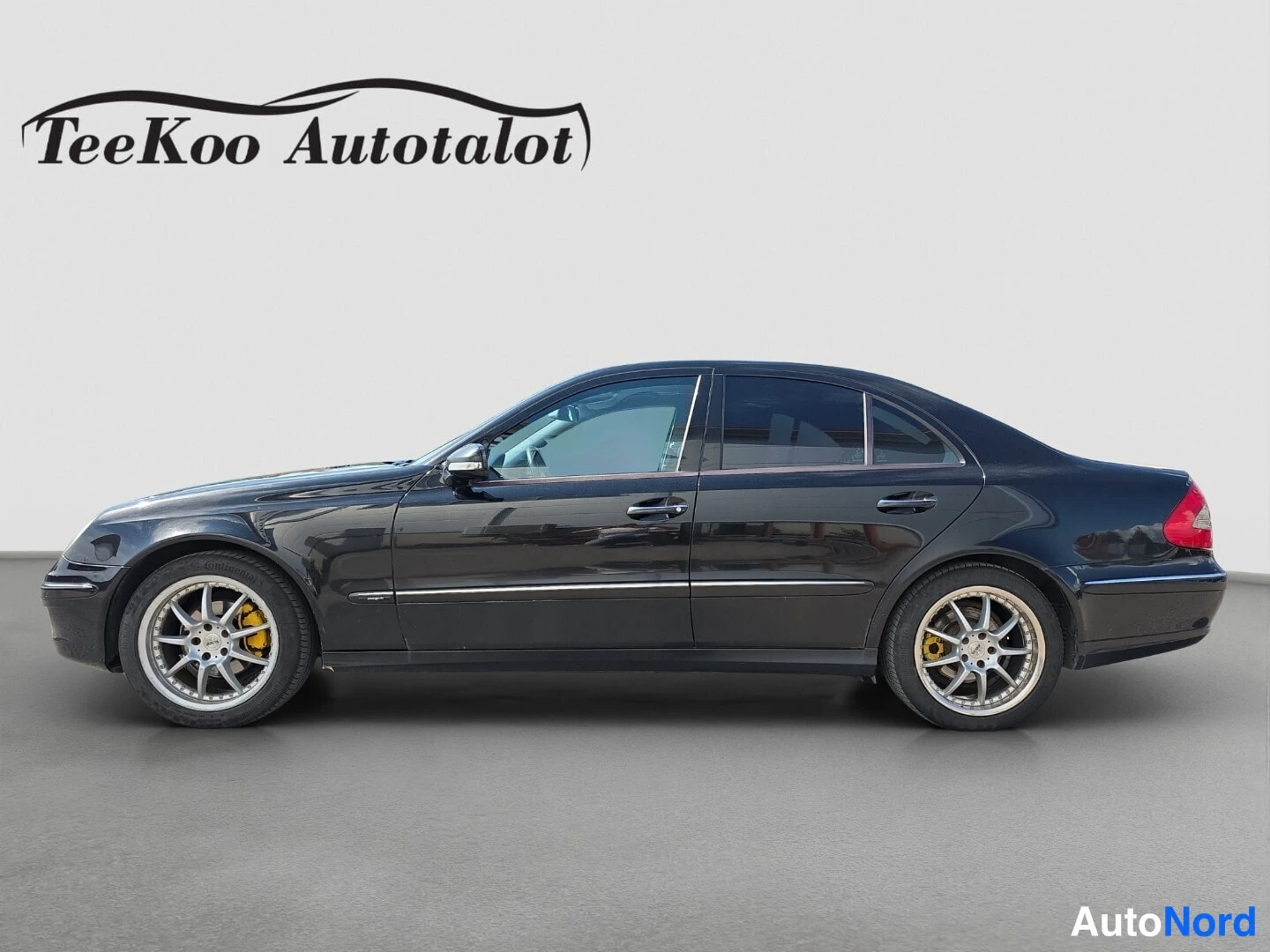 Black Mercedes-Benz E 200 2008, side, photo 5