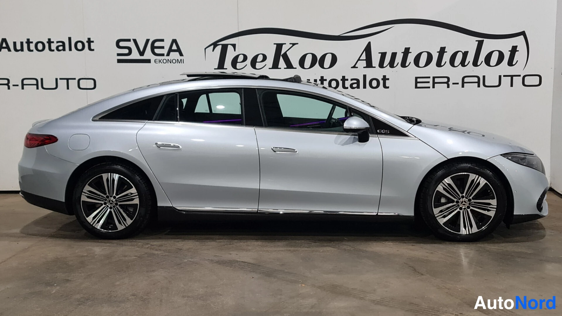 Silver Mercedes-Benz EQS 580 4MATIC 2022, front three-quarter, nose to the right, photo 8