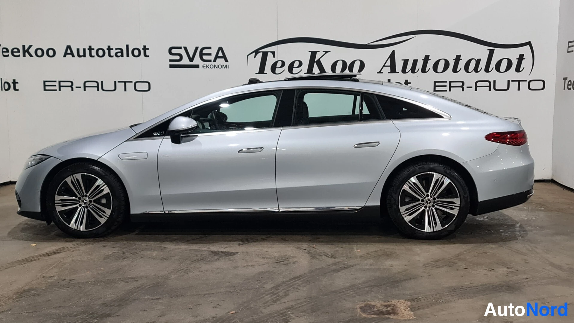 Silver Mercedes-Benz EQS 580 4MATIC 2022, front three-quarter, nose to the left, photo 6
