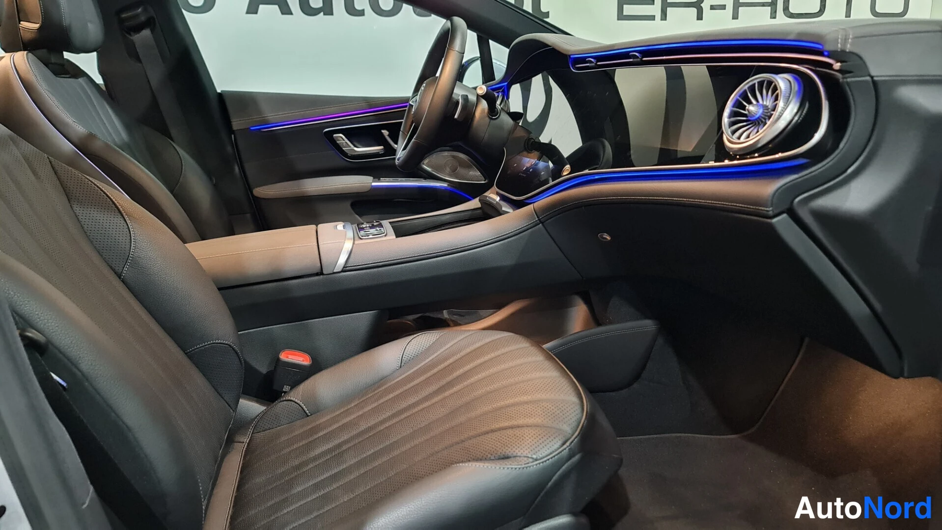 Silver Mercedes-Benz EQS 580 4MATIC 2022, cockpit, photo 16