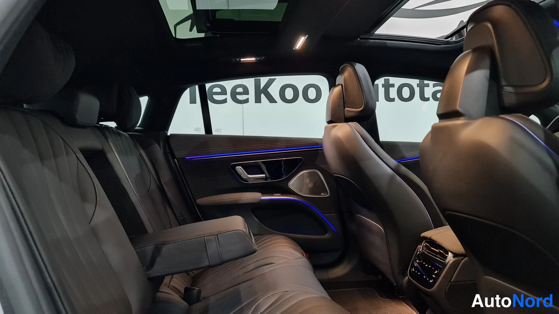 Silver Mercedes-Benz EQS 580 4MATIC 2022, rear seats, photo 18