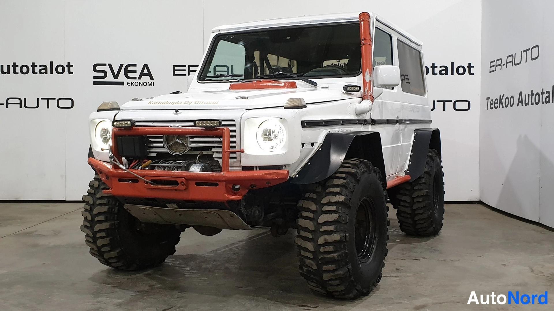White Mercedes-Benz G Off 1995, front three-quarter, nose to the left, photo 3