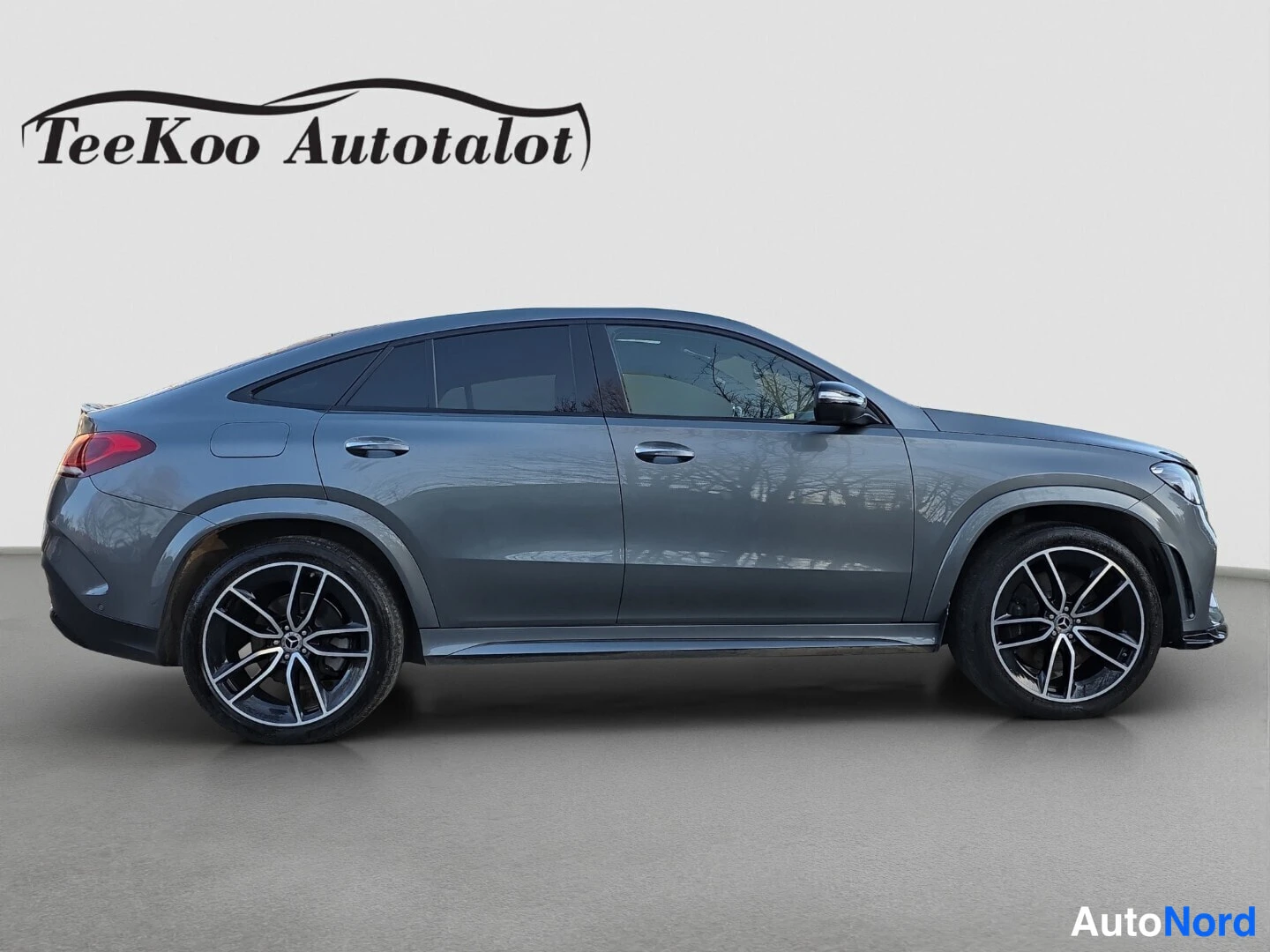 Grey Mercedes-Benz GLE 350 e 4MATIC 2022, rear three-quarter, photo 8