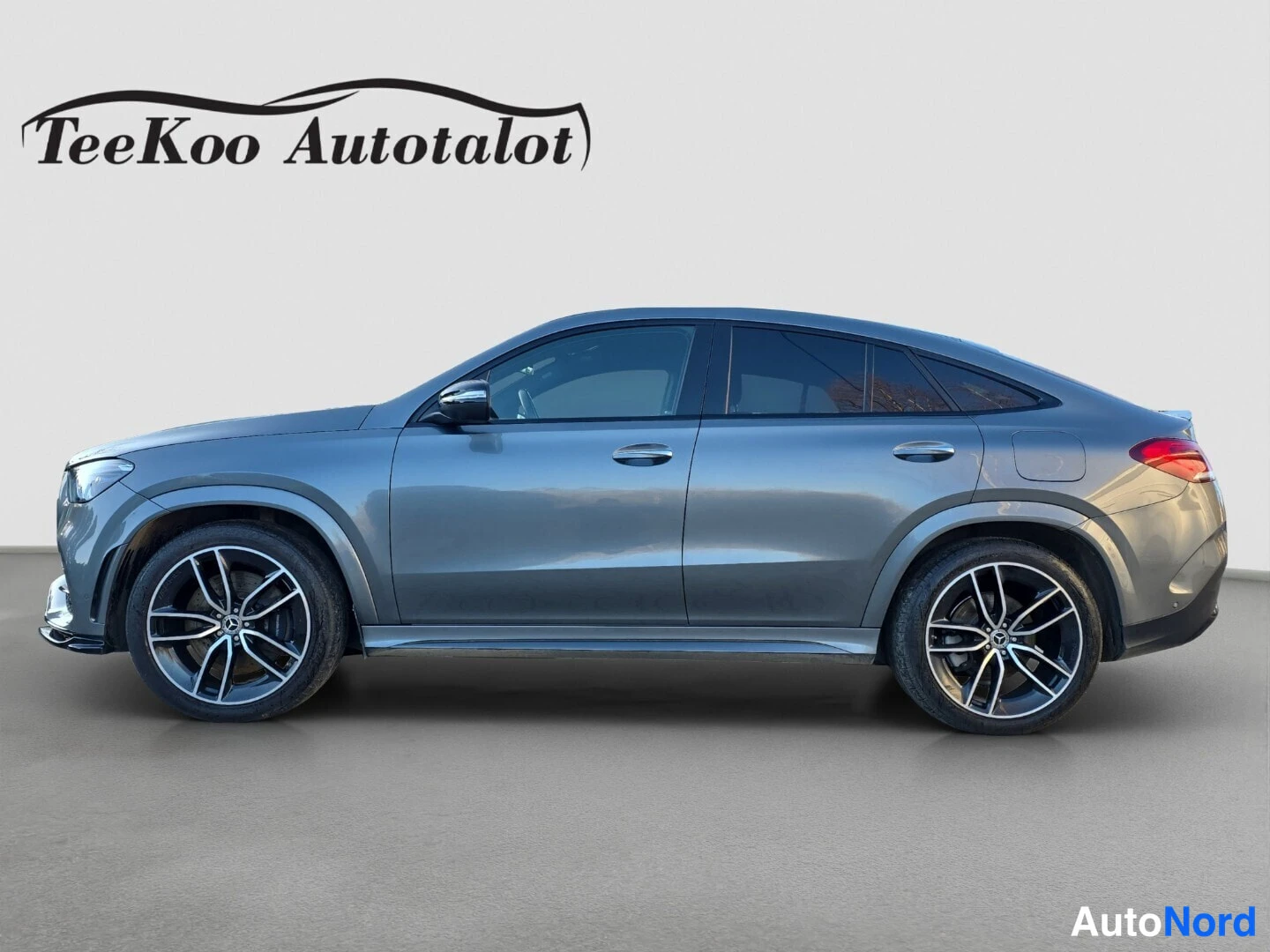 Grey Mercedes-Benz GLE 350 e 4MATIC 2022, rear three-quarter, photo 9