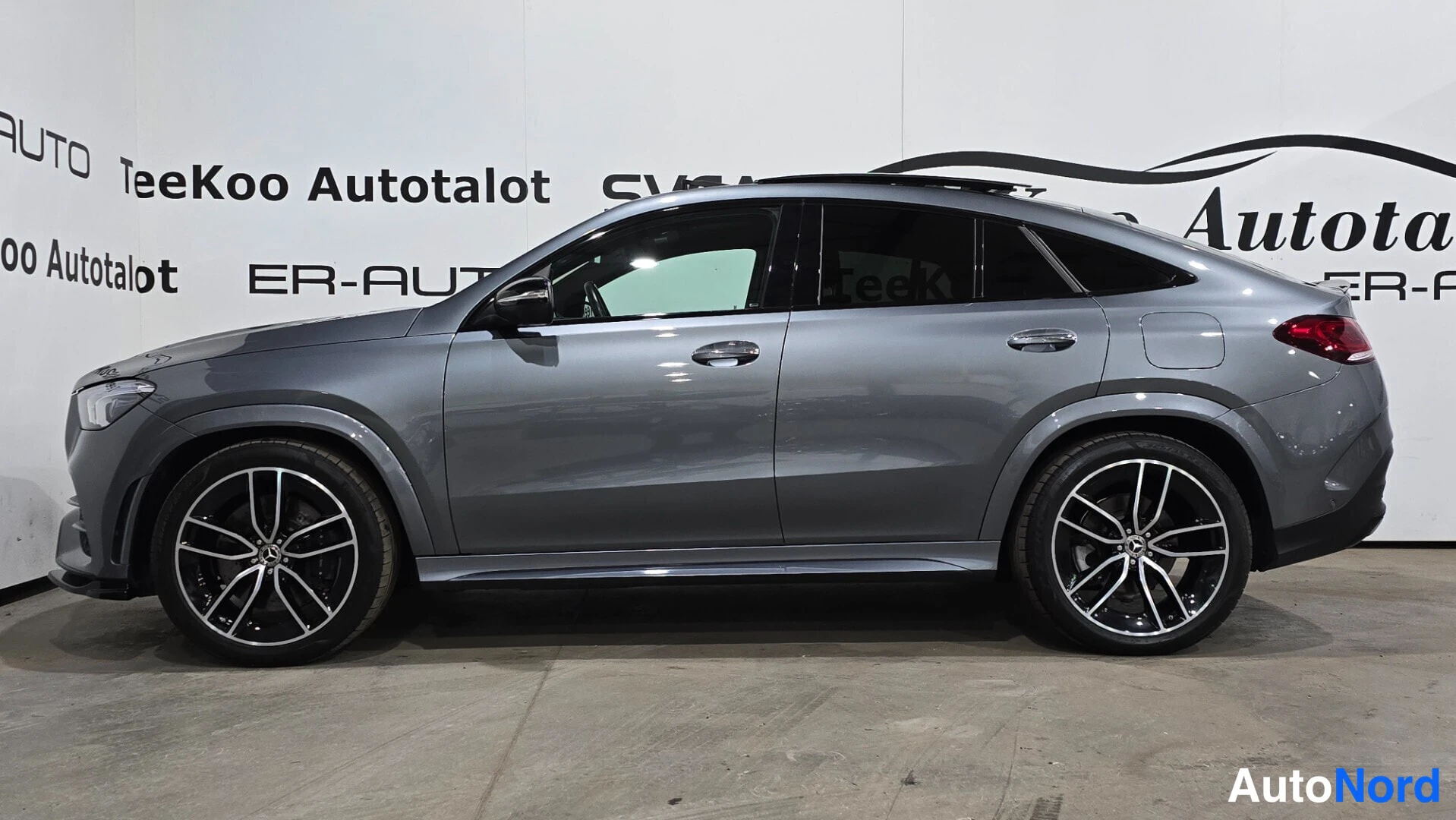 Grey Mercedes-Benz GLE 350 e 4MATIC 2022, rear three-quarter, photo 6