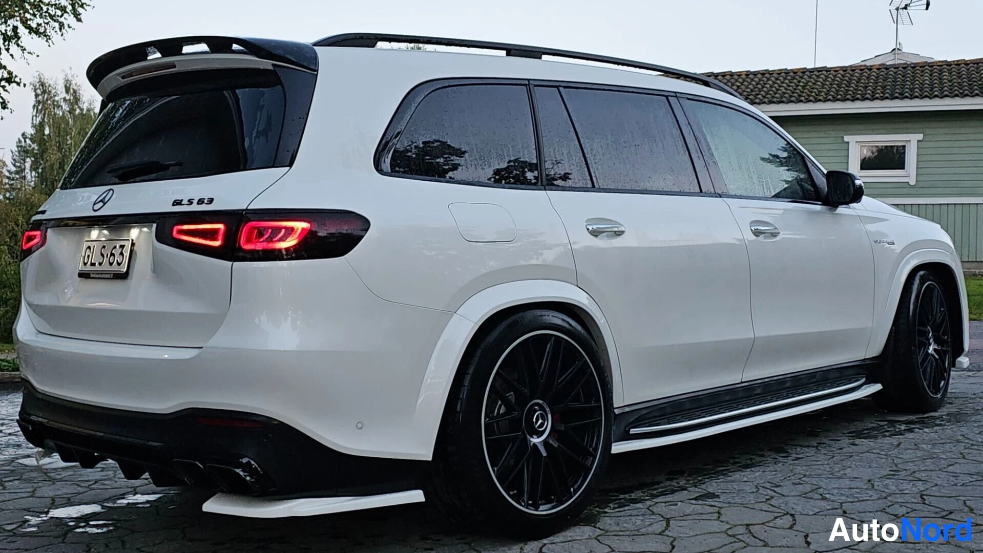 White Mercedes-Benz GLS Mercedes-AMG 2023, rear three-quarter, photo 7