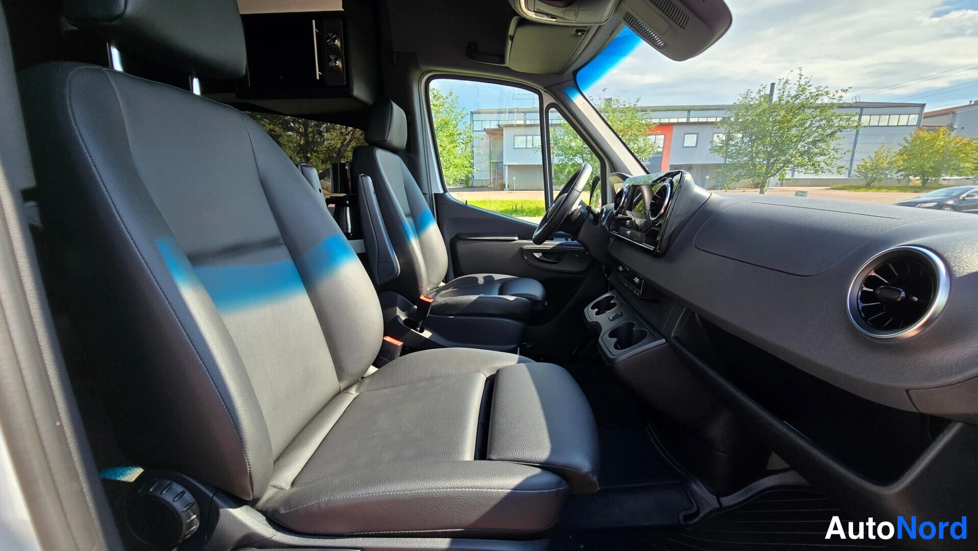 White Mercedes-Benz Sprinter 319 CDI 2023, front seats, photo 17