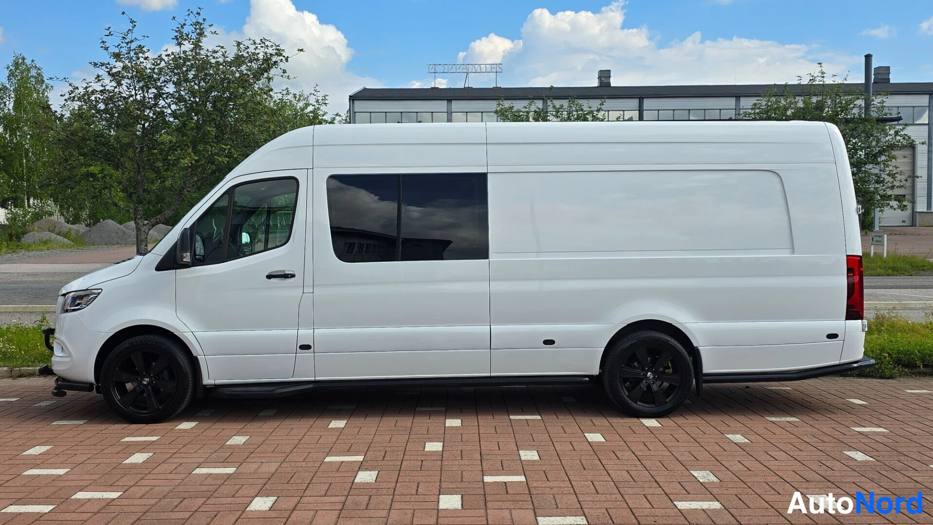 White Mercedes-Benz Sprinter 319 CDI 2023, side, photo 7