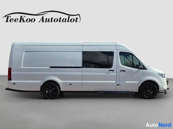 White Mercedes-Benz Sprinter 319 CDI 2023, front three-quarter, nose to the right, photo 5
