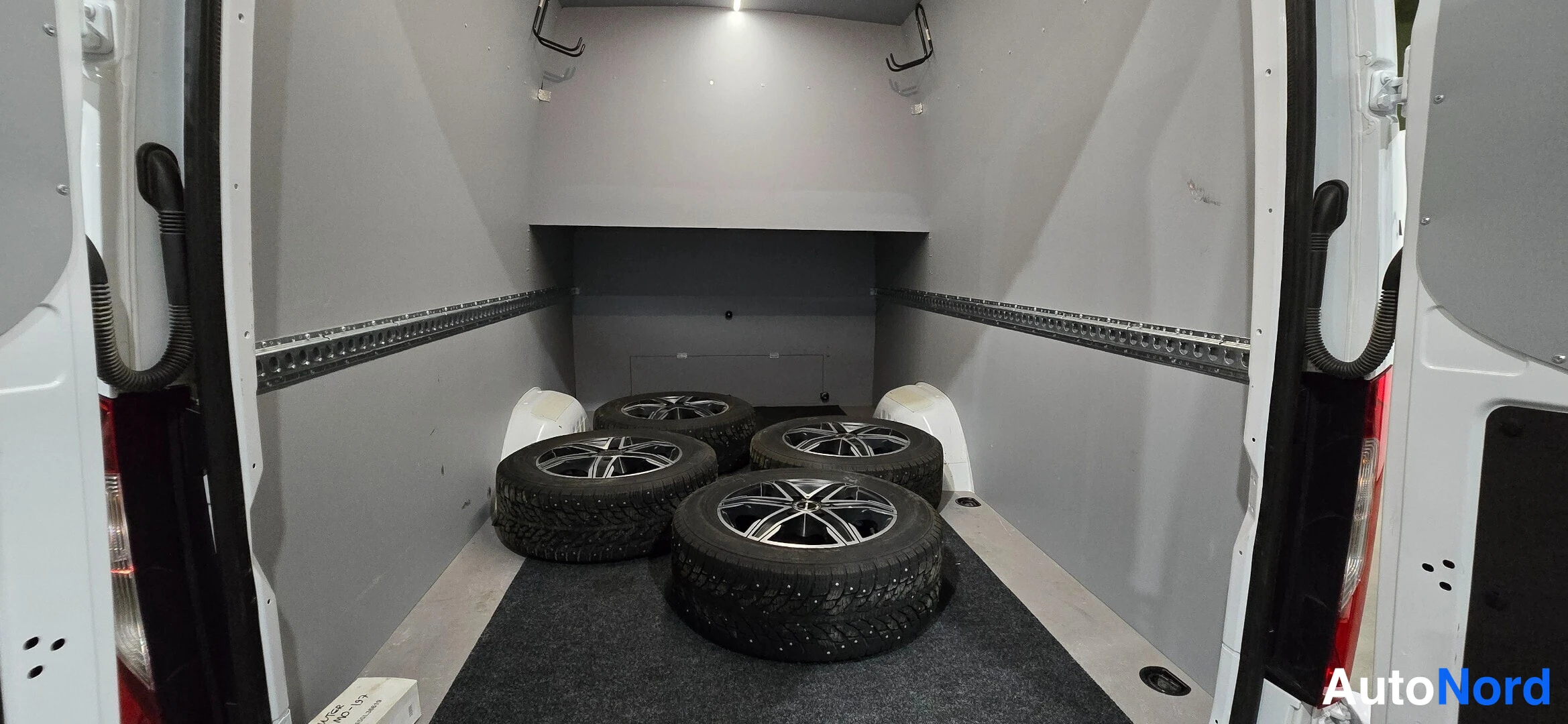 White Mercedes-Benz Sprinter 319 CDI 2023, boot, photo 19